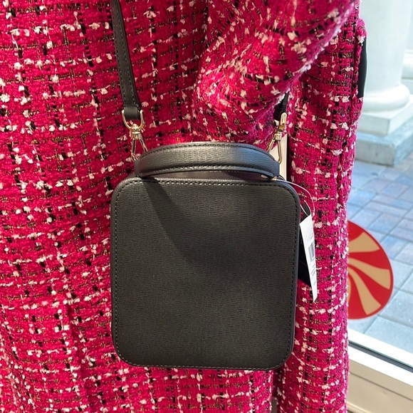 Kate Spade Disney X Kate Spade New York Minnie Mouse Daisy Vanity Crossbody Bag - Picture 14 of 16